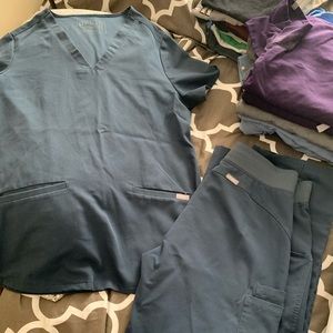 FIGS 2 Pocket Scrub Top & Cargo Pants